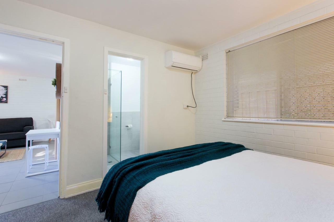 Hensman 5 - 1brm Unit With Courtyard & Parking Apartment